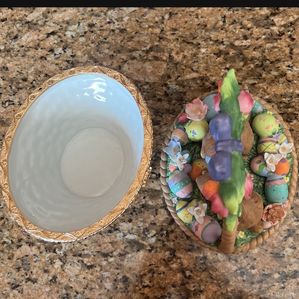 CWC PORCELAIN EASTER BASKET HAND PAINTED CANDY DISH - LARGE RARE VINTAGE - Picture 3 of 6